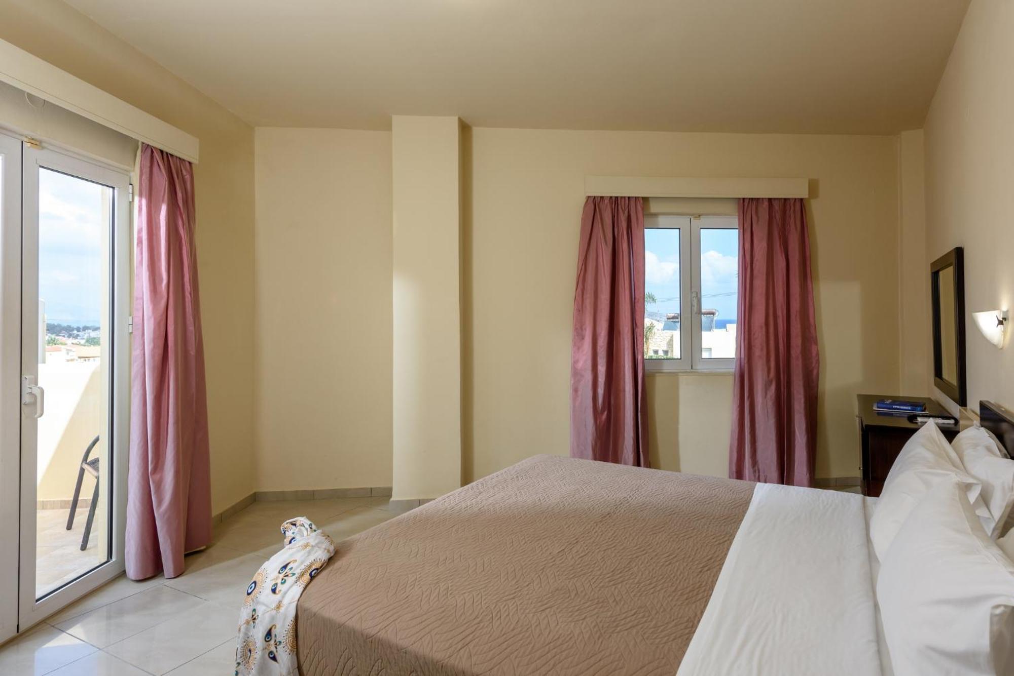 Eurohotel Theo Hotel Агия-Марина Экстерьер фото