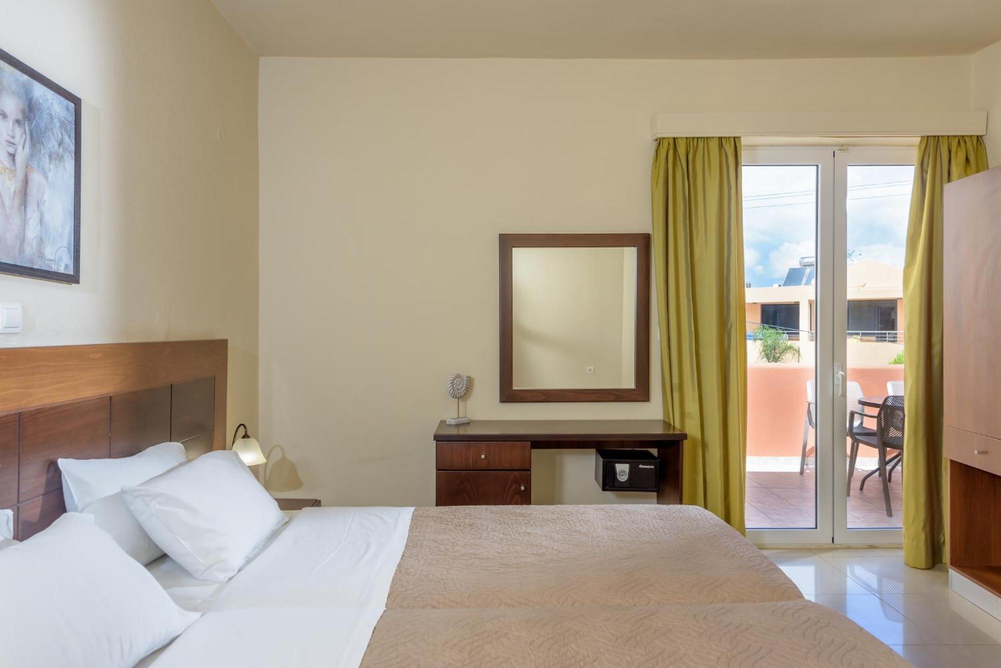 Eurohotel Theo Hotel Агия-Марина Экстерьер фото