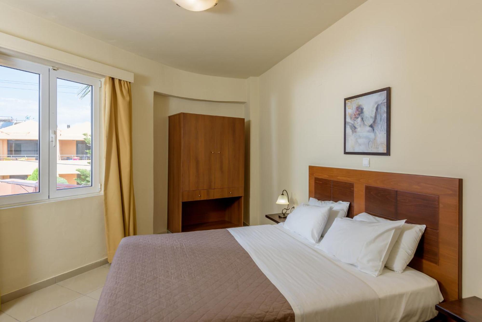 Eurohotel Theo Hotel Агия-Марина Экстерьер фото
