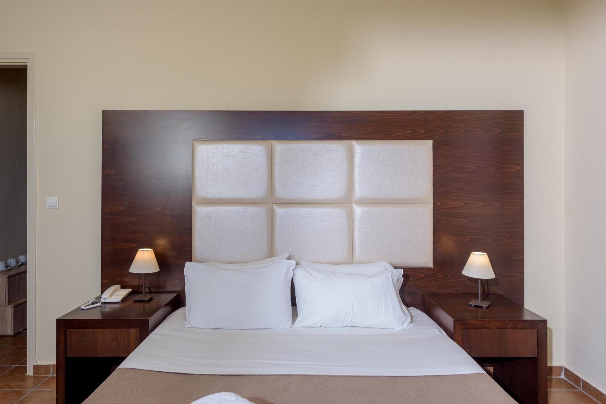 Eurohotel Theo Hotel Агия-Марина Экстерьер фото