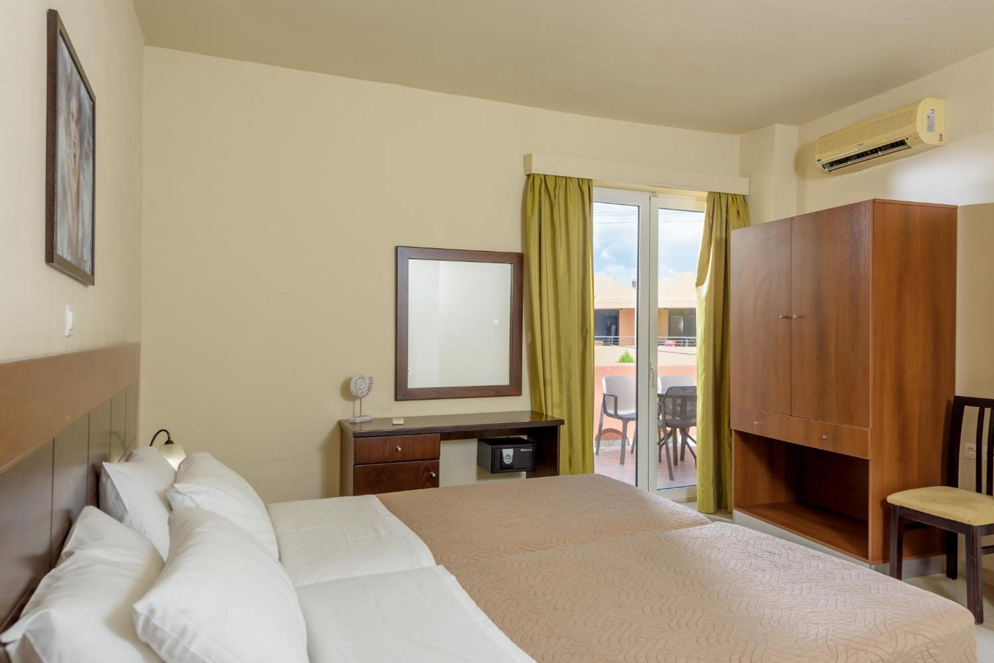 Eurohotel Theo Hotel Агия-Марина Экстерьер фото