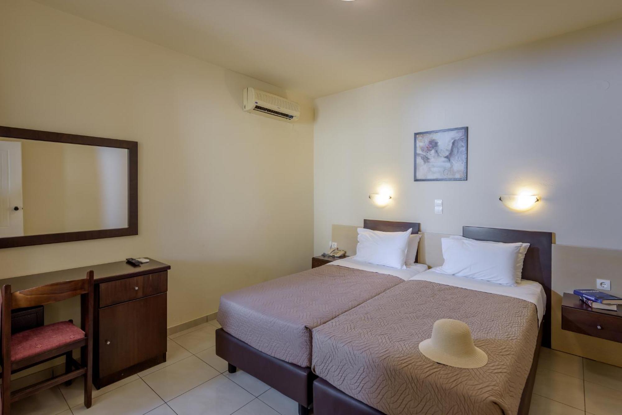 Eurohotel Theo Hotel Агия-Марина Экстерьер фото