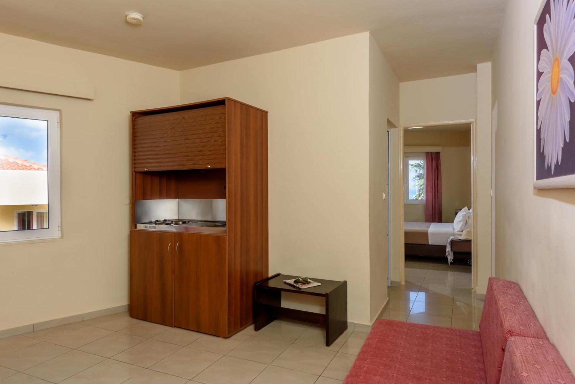 Eurohotel Theo Hotel Агия-Марина Экстерьер фото