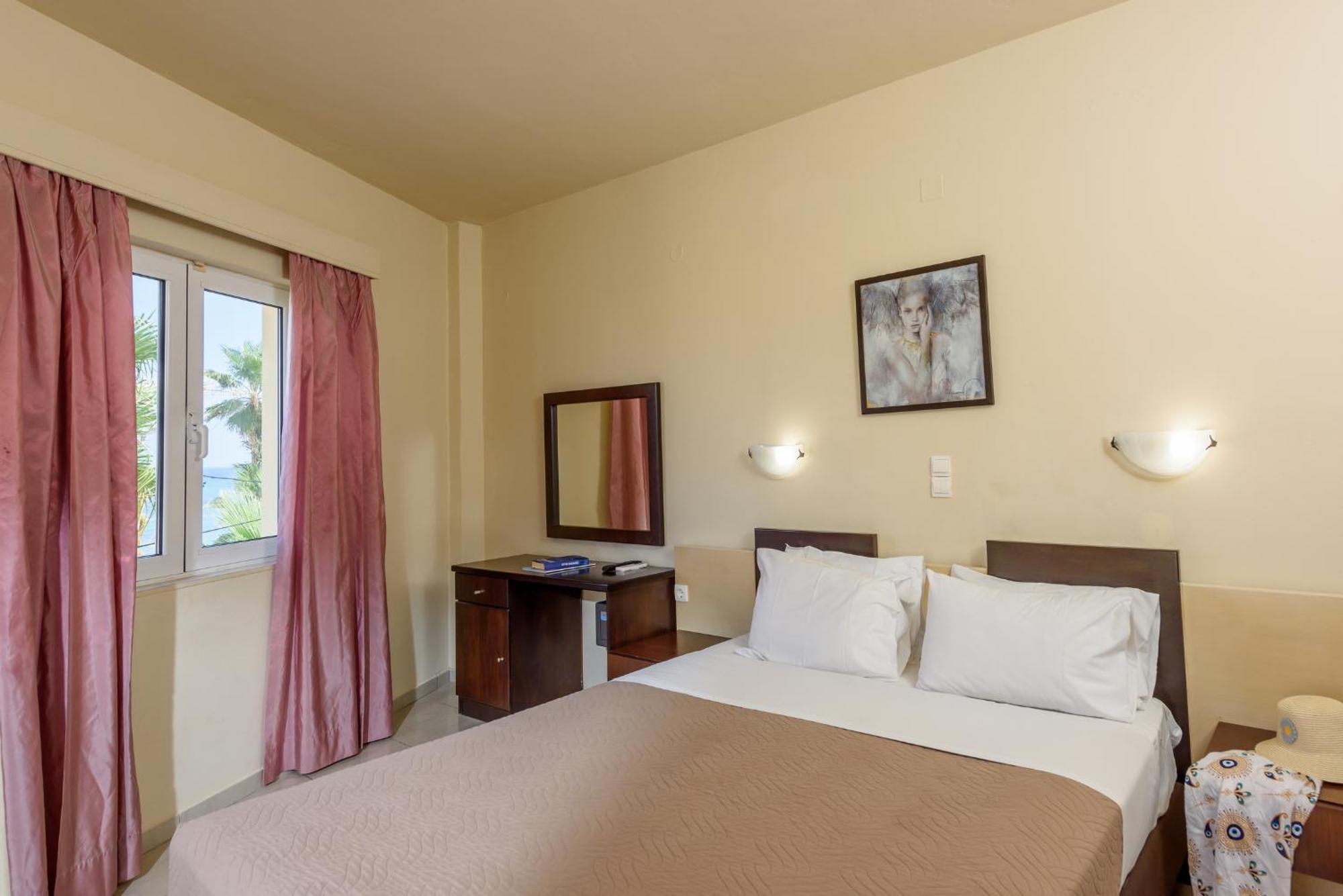 Eurohotel Theo Hotel Агия-Марина Экстерьер фото