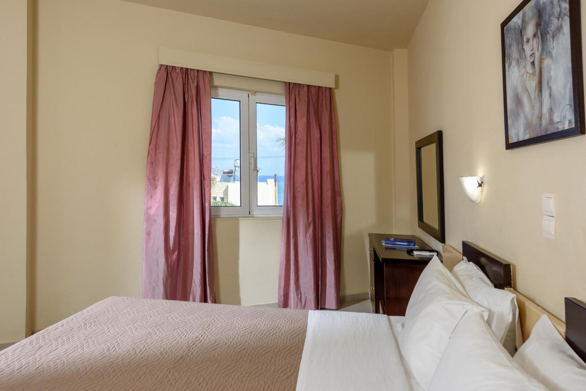 Eurohotel Theo Hotel Агия-Марина Экстерьер фото