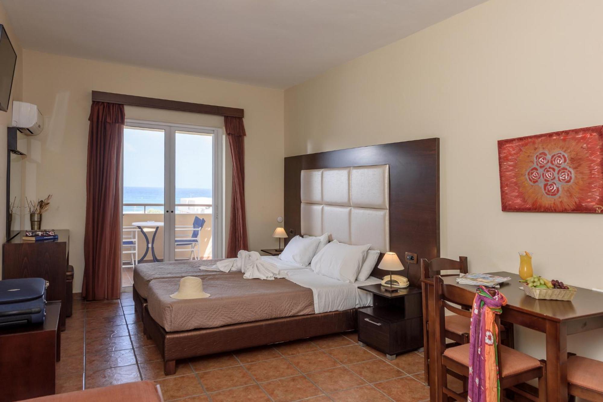 Eurohotel Theo Hotel Агия-Марина Экстерьер фото