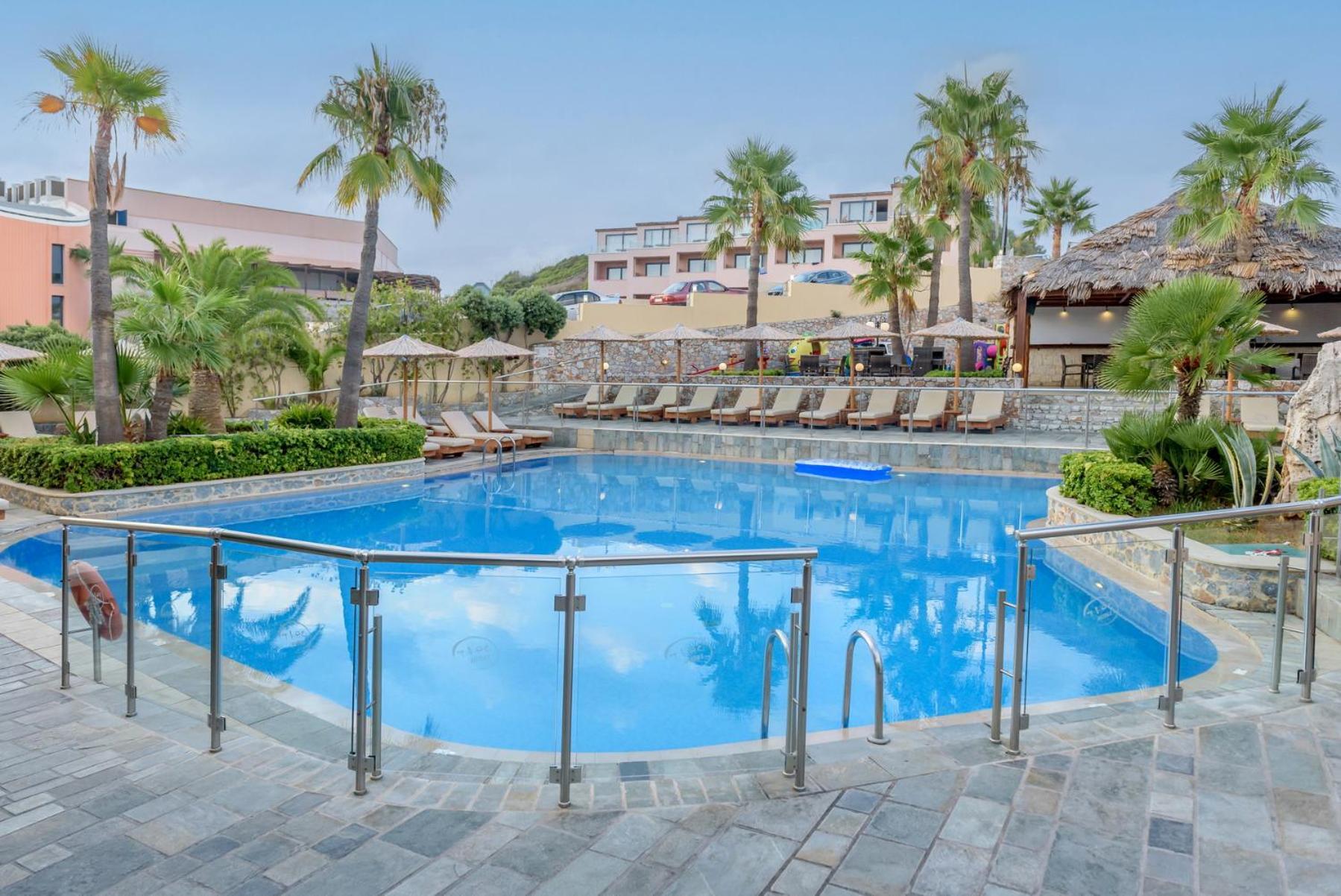 Eurohotel Theo Hotel Агия-Марина Экстерьер фото