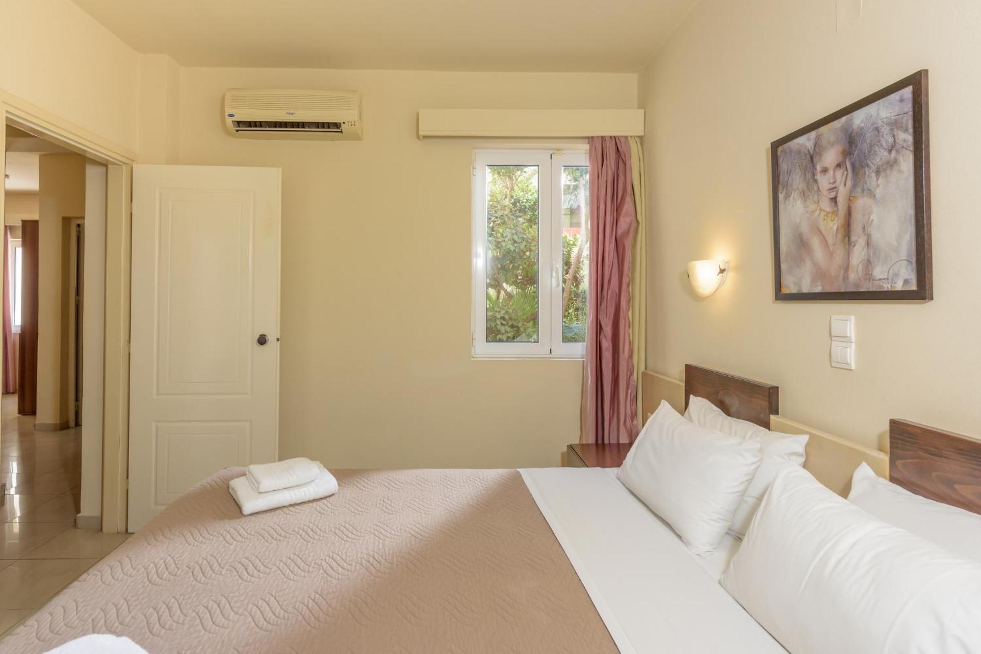 Eurohotel Theo Hotel Агия-Марина Номер фото