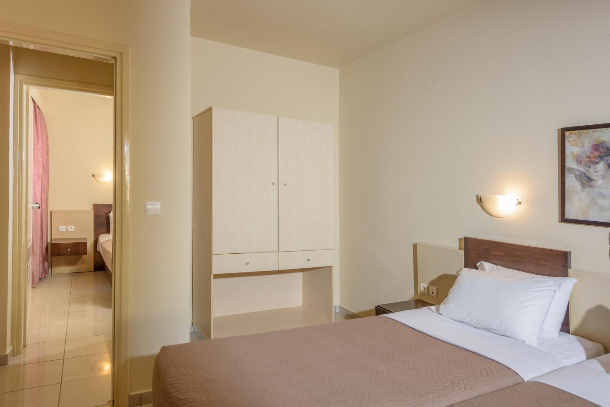Eurohotel Theo Hotel Агия-Марина Номер фото