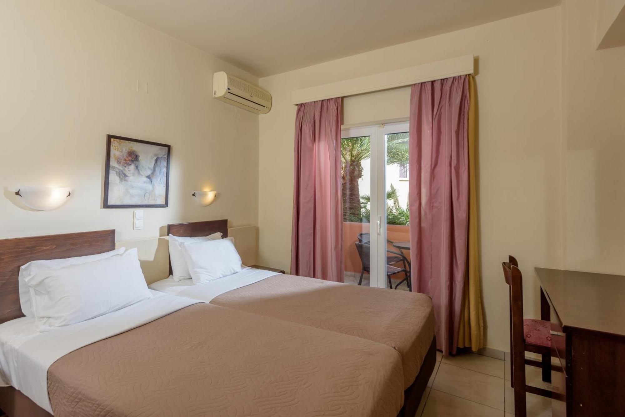 Eurohotel Theo Hotel Агия-Марина Номер фото
