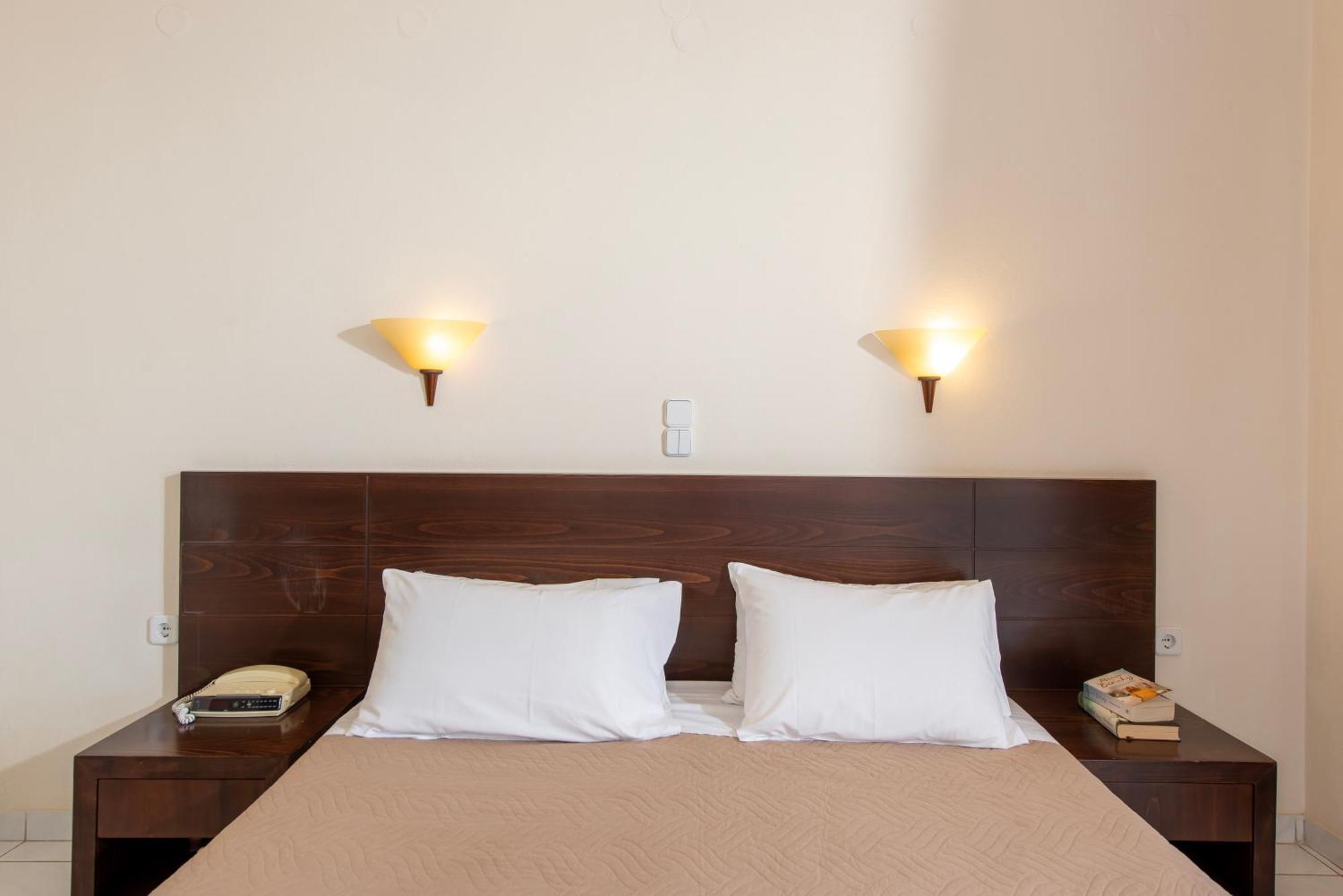Eurohotel Theo Hotel Агия-Марина Экстерьер фото