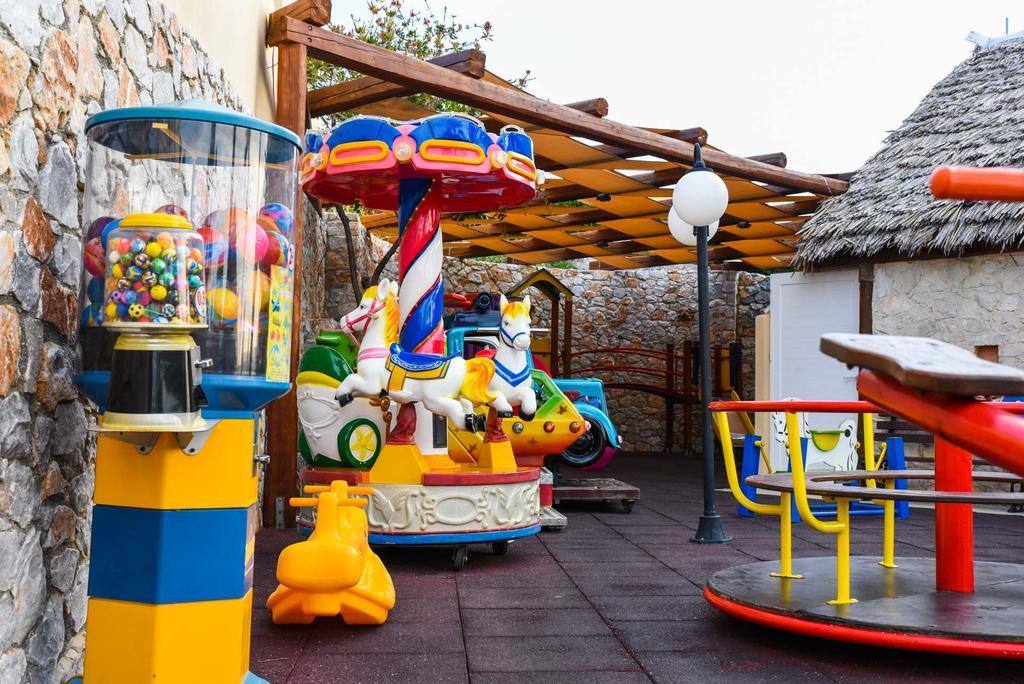 Eurohotel Theo Hotel Агия-Марина Экстерьер фото